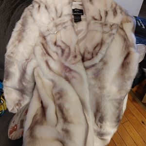 British Dennis Basso coat